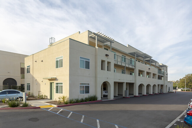 Veterans Village in Escondido, CA - Foto de edificio - Building Photo