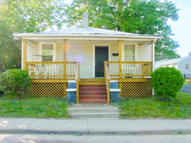 property at 1102 Custer St