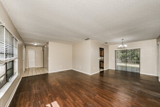 1107 Widgeon Rd in Wellington, FL - Foto de edificio - Building Photo