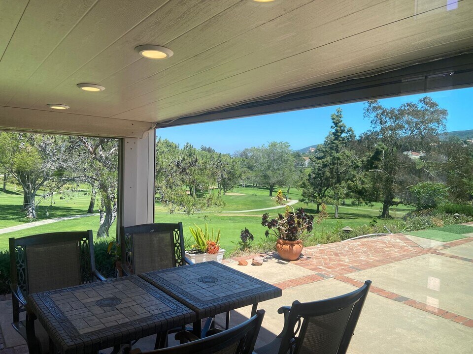 1605 El Paseo Dr in San Marcos, CA - Building Photo