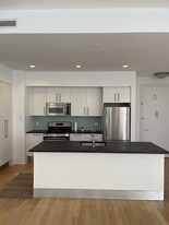 4 Beacon Way, Unit 904 in Jersey City, NJ - Building Photo