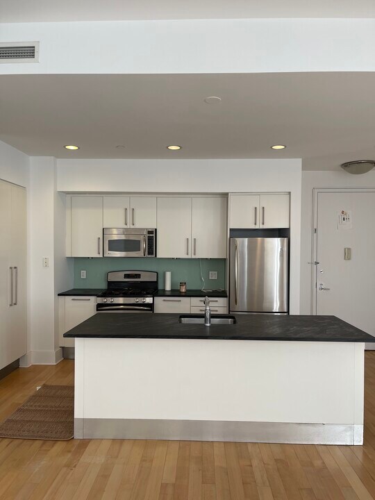 4 Beacon Way, Unit 904 in Jersey City, NJ - Building Photo