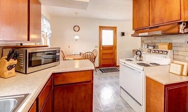 1202 Cambridge Dr in Champaign, IL - Building Photo - Building Photo