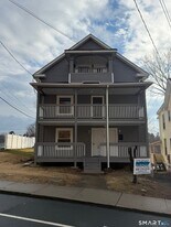 484 West St in Bristol, CT - Building Photo