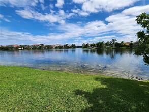 1287 NW 127th Dr in Sunrise, FL - Foto de edificio - Building Photo