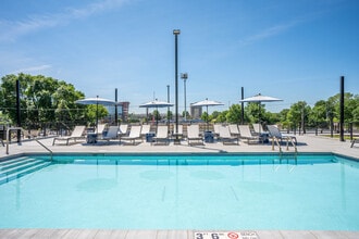 Oaks Pentagon Village in Edina, MN - Building Photo - Building Photo