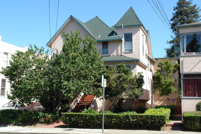 2221 Dwight Way in Berkeley, CA - Building Photo - Building Photo