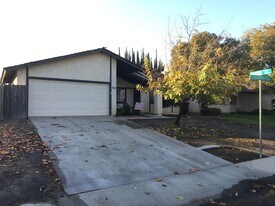 6425 Plaquemines Dr in Bakersfield, CA - Building Photo