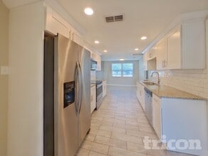 4460 49th Ave N in St. Petersburg, FL - Building Photo - Building Photo