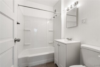 712 Oak St in Syracuse, NY - Building Photo - Building Photo