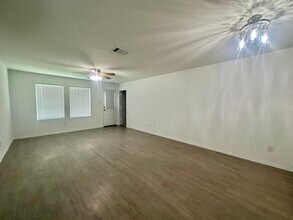 125 Cattle Queen Rd in Jarrell, TX - Building Photo - Building Photo