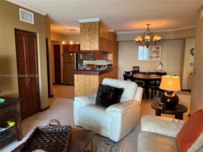 17150 N Bay Rd, Unit #2205 in Sunny Isles Beach, FL - Building Photo - Building Photo