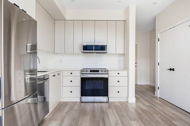 45505-45505 Campus Dr in Chilliwack, BC - Building Photo - Building Photo