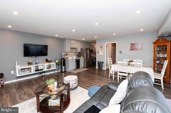 property at 208 Park Terrace Ct SE