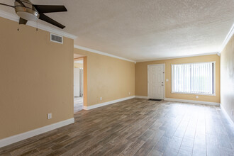 Autumn Run in Altamonte Springs, FL - Building Photo - Interior Photo