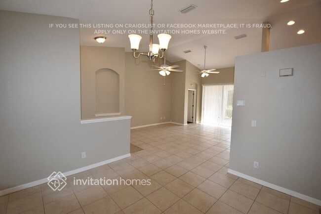 7018 43rd Ave E in Palmetto, FL - Foto de edificio - Building Photo