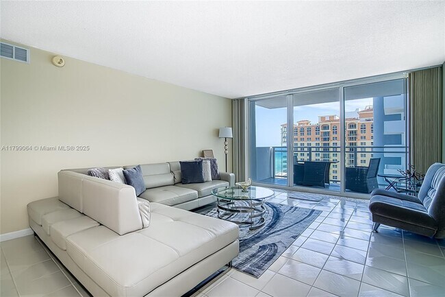 2030 S Ocean Dr in Hallandale Beach, FL - Building Photo - Building Photo