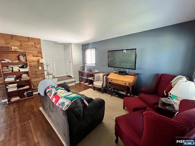 78 Carlyle Ct in Carlstadt, NJ - Building Photo - Building Photo