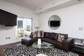 575 Sixth Ave in San Diego, CA - Foto de edificio - Building Photo