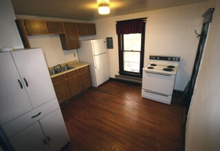 209 N Dewey St-Unit -209 1/2 N Dewey Street in Eau Claire, WI - Building Photo - Building Photo