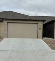 8825 Bristlecone Dr in Lincoln, NE - Building Photo