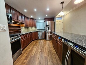 6020 Shore Blvd S in Gulfport, FL - Foto de edificio - Building Photo