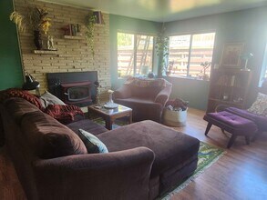 7153 18th Ave SW, Unit Downstairs Unit B in Seattle, WA - Building Photo - Building Photo