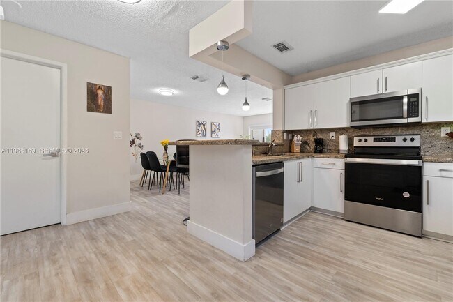4736 NW 114th Ave, Unit 205 in Doral, FL - Building Photo - Building Photo