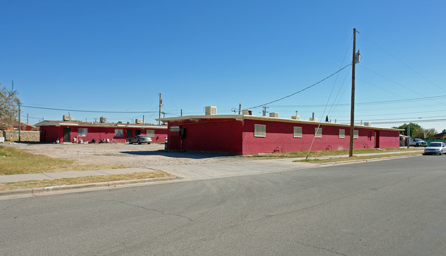 4901 Titanic Ave in El Paso, TX - Building Photo - Building Photo