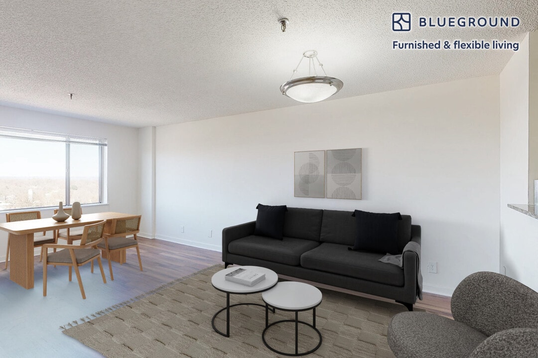 2251 Pimmit Dr in Falls Church, VA - Building Photo