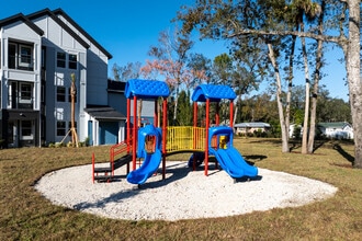 Fox Pointe in Holly Hill, FL - Foto de edificio - Building Photo