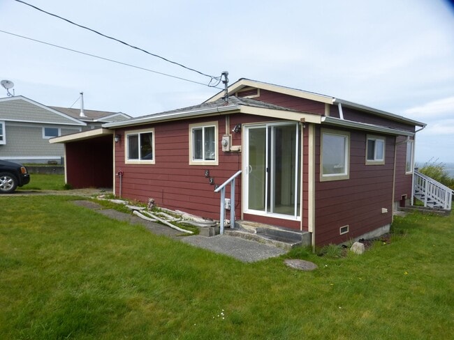 830 W 4th St in Port Angeles, WA - Foto de edificio - Building Photo