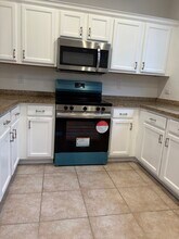 833 Millbrae Ct, Unit 4 in West Palm Beach, FL - Foto de edificio - Building Photo