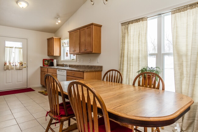 35 Arthurian Way in North Chili, NY - Building Photo - Building Photo