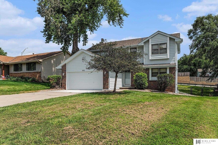 1611 S 168th Ave in Omaha, NE - Building Photo