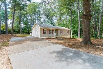 5700 Tracy Dr SE in Mableton, GA - Building Photo - Building Photo