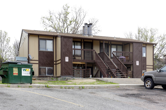 945 Hathaway Dr in Colorado Springs, CO - Building Photo - Primary Photo