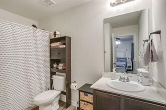 609 E Willingham St in Cleburne, TX - Foto de edificio - Building Photo