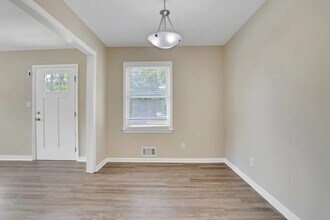 1282 Bell Ave in East Point, GA - Building Photo - Building Photo