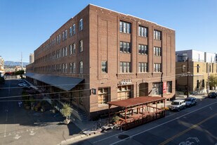 923 E 3rd St in Los Angeles, CA - Building Photo