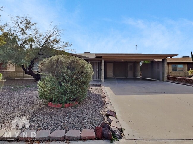 property at 2009 W Newcastle Cir