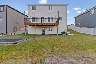 4877 E Silver Ridge Rd in Eagle Mountain, UT - Foto de edificio - Building Photo