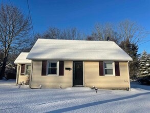 7 Central Ave in Portsmouth, NH - Building Photo - Building Photo