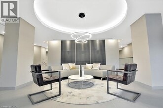 457 Plains Rd E in Burlington, ON - Building Photo - Building Photo