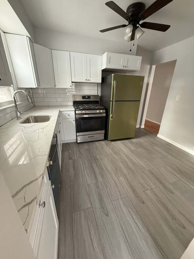 916 Walnut St, Unit 1 in Roselle, NJ - Foto de edificio - Building Photo