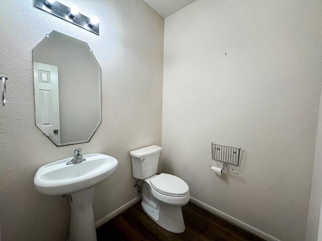 property at 3923 Calgary Cir