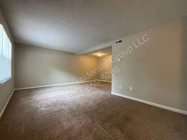 8913 Hunter Ridge Dr in Charlotte, NC - Building Photo - Building Photo