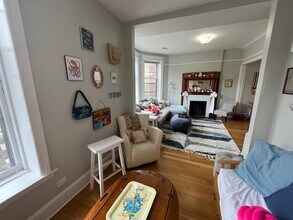 715 W Roscoe St, Unit 2 in Chicago, IL - Building Photo - Building Photo