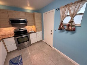 410 NW 68th Ave in Plantation, FL - Building Photo - Building Photo