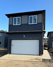 6381 King Wynd SW in Edmonton, AB - Building Photo - Building Photo